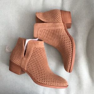 brand new pair of lucky brand booties